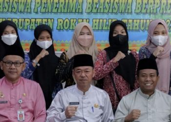 Mahasiswa Berprestasi Dapat Beasiswa Dari Pemda Rohil