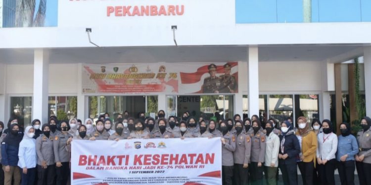 Polwan Polda Riau Gelar Bhakti Kesehatan Songsong Hari Jadinya Yang Ke-74