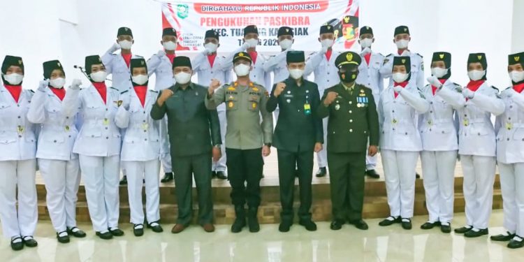 Kapolsek Tualang Menghadiri Malam Pengukuhan Paskibra Kecamatan Tualang