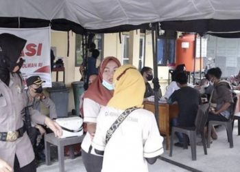 Sambut HUT ke 74, Polwan Polres Rohil Gelar Vaksinasi Massal