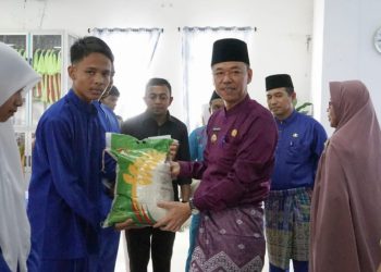 Sambut 1 Muharram, Bupati Rohil dan GMRB Santuni Anak Yatim