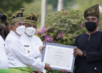 Insan Kreatif, Tokoh Budaya, Terima Penghargaan Dari Pemprov Riau