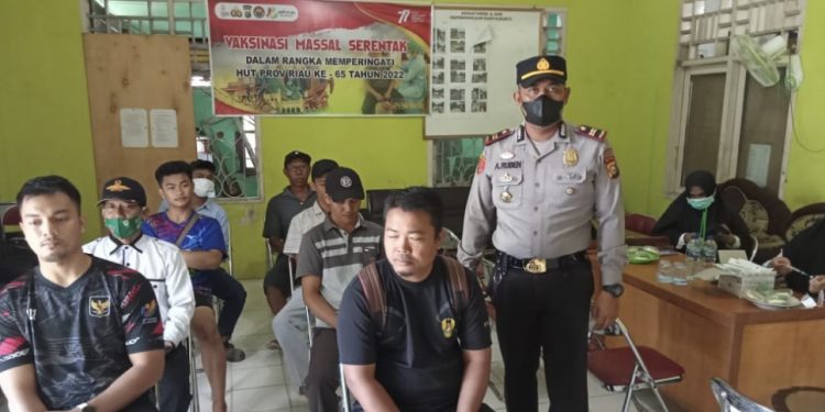 Sambut HUT Provinsi Riau, Upika dan Polsek Rimba Melintang Gelar Vaksin Massal