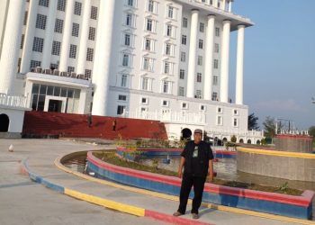 Pakar Lingkungan Hidup Dr. Elviriadi Kagumi Panorama Indah Kantor Bupati Rohil