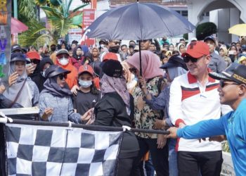 Bupati Rohil Lepas Peserta Pawai Karnaval HUT RI ke 77