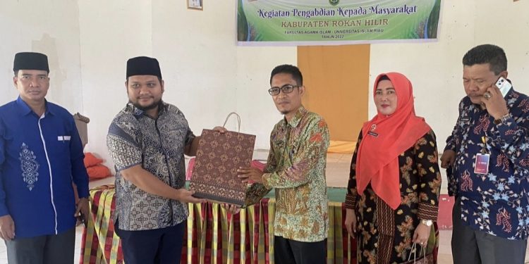 Dosen Prodi Perbankan Syariah Gelar PKM di Kelurahan Bangko Kanan