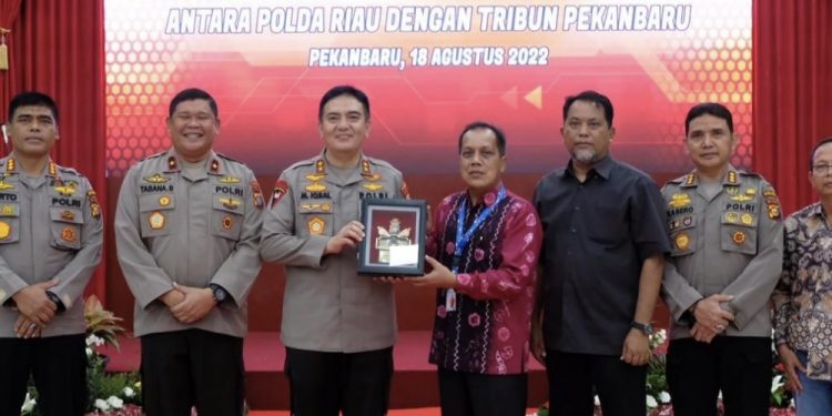 Tandatangani Kerjasama, Kapolda Riau Irjen Iqbal: Wujud Kemitraan dan Sinergitas Media
