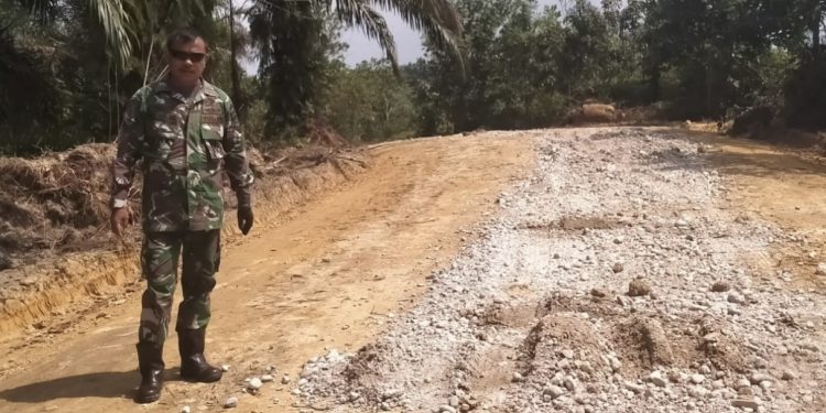Hari ke 24, Satgas TMMD Kejar Target Kebut Pengerasan Jalan Lingkar