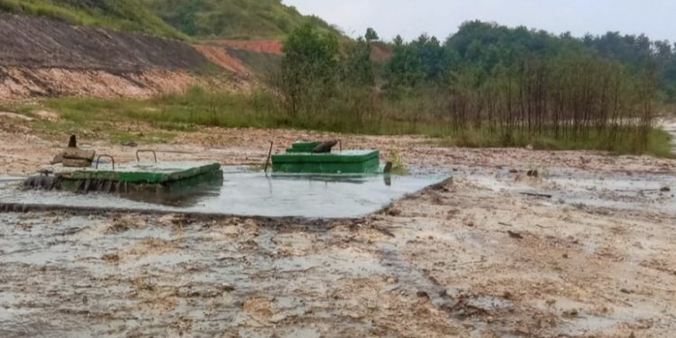 Meluap Lagi Air Warna Hitam Pekat Limbah Padat Landfill PT. IKPP Perawang