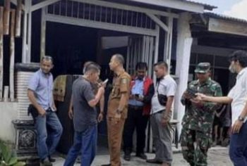 Camat Tualang Sambangi Lokasi Kebakaran di Perumahan KPR II Perawang