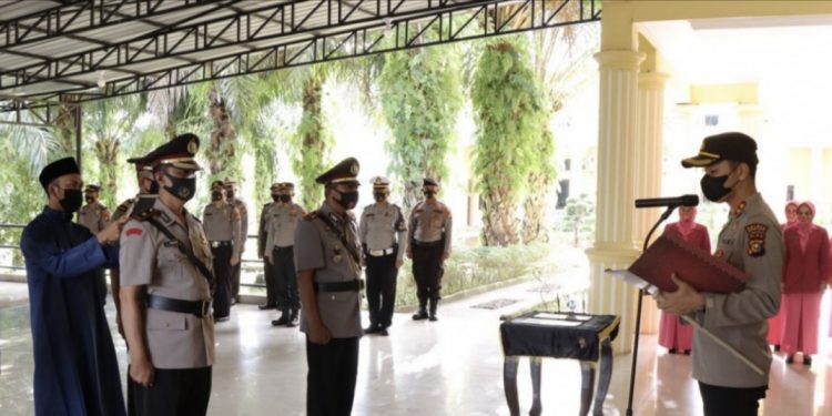 Polres Rohil Pimpin Upacara Sertijab 2 Kapolsek