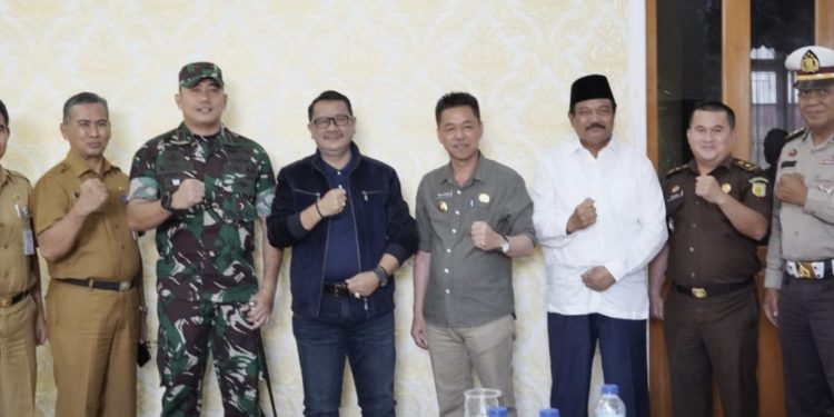 Bupati Rohil Terima Kunjungan H. Amsori Thohir Menantu Wakil Presiden RI