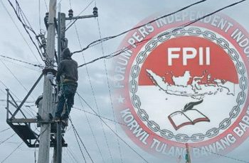Diduga PT Continetal Power Asal Tancap Tiang Tanpa Izin