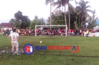 Karang Taruna Pelalawan FC Lanjut Perdelapan Final Open Tournament Sepakbola Tualang Cup 1