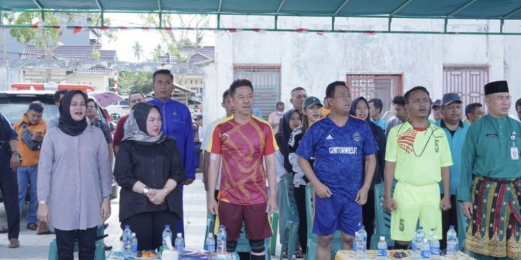 Bupati dan Wabup Rohil Dipercaya Jadi Kapten Tim Turnamen Legenda Sepakbola U38