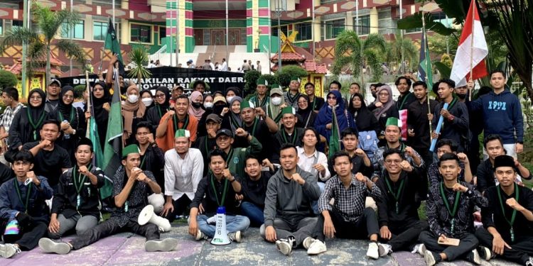 HMI MPO Cabang Pekanbaru Menolak Kenaikan Harga BBM dan Mendesak Tuntaskan Mafia Migas 