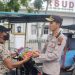 Terdampak Kenaikan BBM, Kapolres Rohil Bagikan 100 Karung Beras ke Betor dan Sopir Truck
