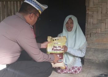 Peduli Sesama, Kembali Polres Rohil Salurkan Sembako ke Warga Kurang Mampu dan Ojek Online