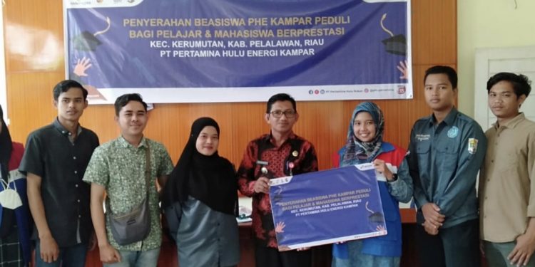 PHE Kampar Serahkan Beasiswa dan Sosialisasi Kegiatan Hulu Migas