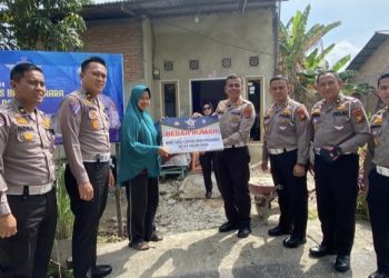 HUT Lalin Bhayangkara ke 67, Ditlantas Polda Riau Gelar Baksos Bedah Rumah