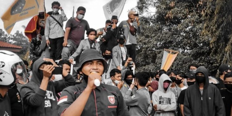 Atensi Himarohu Riau Meminta Bupati Memecat Sekwan DPRD Kabupaten Rohul, Randi Bima: Menurut Saya Beliau Tidak Kompeten 