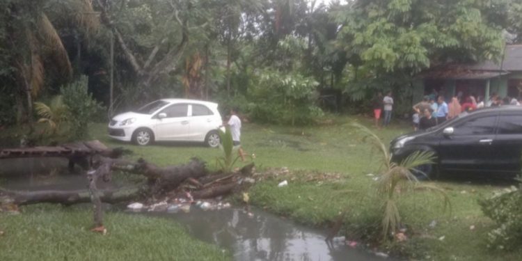 Arus Deras Air Parit Desa Kampung Tualang Memakan Korban Balita