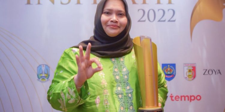 Satu- Satunya di Riau, Bupati Kasmarni Terima Penghargaan Sebagai Kepala Daerah Perempuan Inspiratif