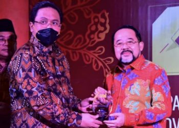 Bupati Kasmarni Raih Penghargaan Sebagai Kepala Daerah Inovatif