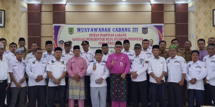 Wakili Bupati dan Sekda Rohil Buka Muscab DPC III APDESI