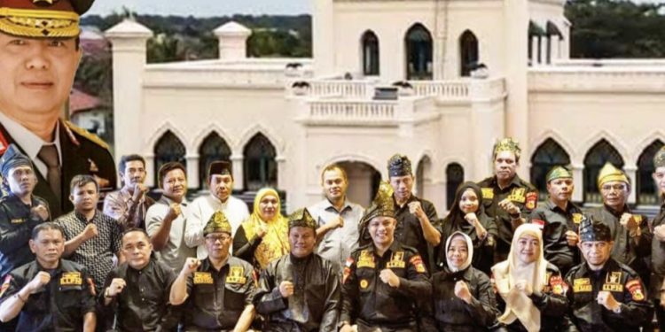 Sekjen DPP Serahkan SK DPD Lembaga Laskar Pagar Negeri Kabupaten Siak