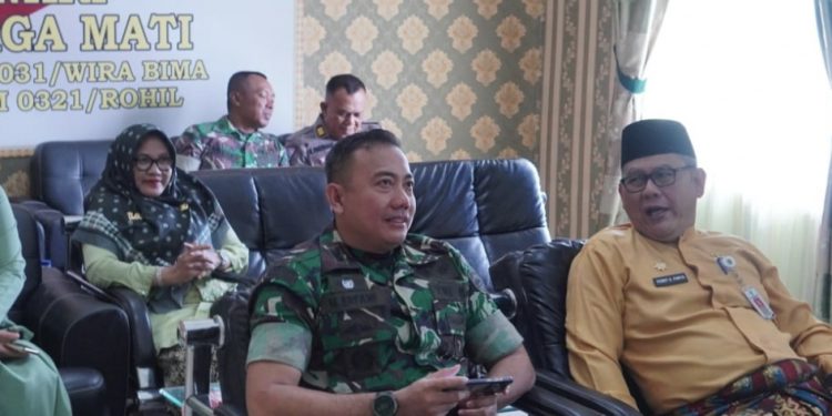 Sekda Rohil ikuti Acara Pengukuhan Danrem 031 Wira Bima Sebagai Bapak Stunting Secara Virtual