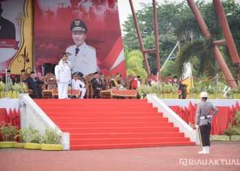 Bertindak Inspektur Upacara HUT ke 77 Kasmarni Jadikan Perjuangan untuk Pembangunan Indonesia