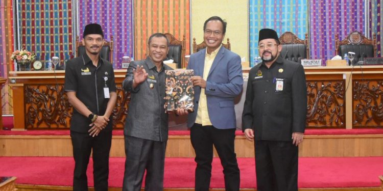 Bupati Bengkalis Sampaikan Ranperda Perubahan APBD Tahun 2022