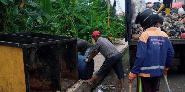Keterlambatan Mengangkut Sampah, Kadis Lingkungan Hidup Minta Maaf