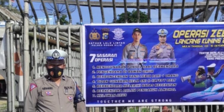 Jelang Ops Zebra LK, Satlantas Polres Rohil Pasang Spanduk Himbauan Keselamatan