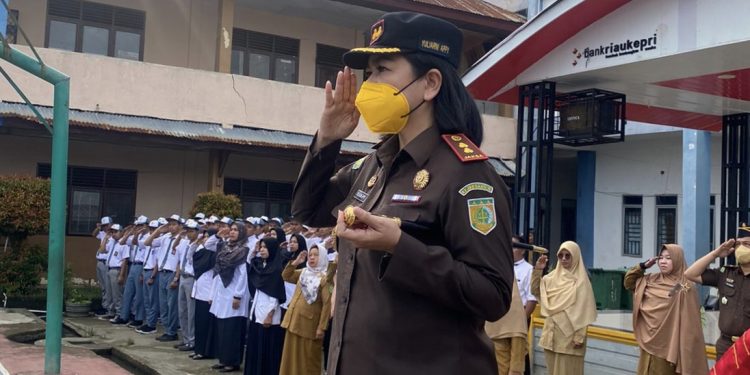 Kajari Rohil Jadi Irup di SMA 1 Bangko Dalam Program JMS