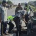 Agar Aman dan Lancar, Satlantas Polres Rohil Bersama Warga Timbun Jalan Berlobang