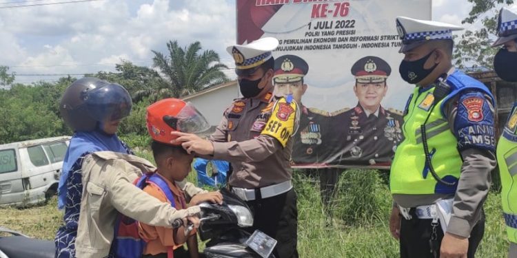 Satlantas Polres Rohil Gelar Kampanye Tertib Helm Diusia Dini