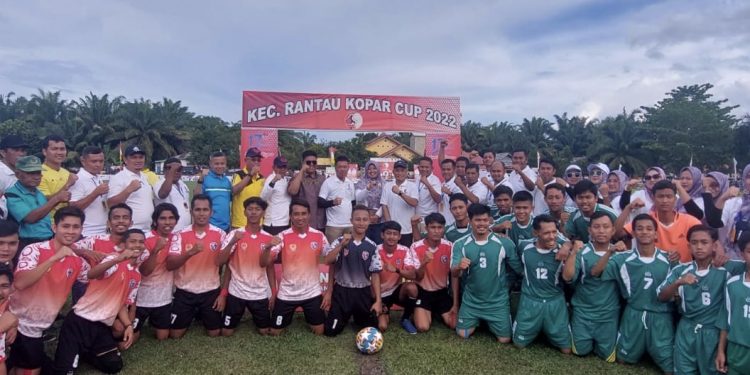 Sempena HUT Rohil, Bupati Rohil Buka Pertandingan Bola Kaki