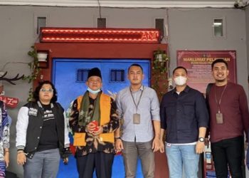 Tim Penyidik Pidsus Kejari Pekanbaru Serahkan Tersangka dan BB Tahap II ke Tim JPU Pidsus Kejari