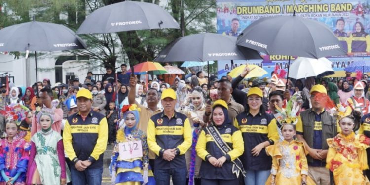 Bupati Rohil Buka Festival Drumband Tingkat SD, SMP, SMA Sederajat