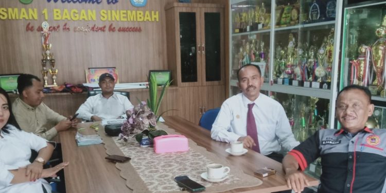 Jalin Silahturahmi, LSM PKRN Kunjungi SMAN 1 Bagan Batu