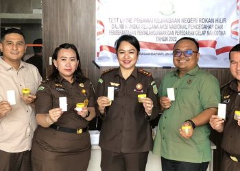 Komitmen Bersih Dari Narkoba, Seluruh Pegawai Kejari Rohil Lakukan Tes Urine
