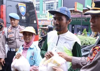 HUT Humas Ke 71, Polres Langsa Bagikan 100 Paket Sembako ke Warga Terdampak BBM