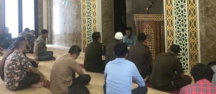 Tausiyah Ba’da Dzuhur Rutin, Dr. Supardi: Sesungguhnya Sholat Itu Mencegah Perbuatan Keji dan Mungkar