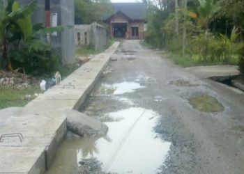 Peningkatan Jalan Bhakti ABRI Gampong Alue Beurawe Ditiga Titik Pengerjaannya Lambat