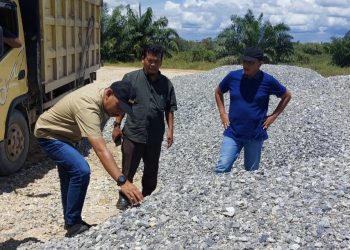 PUTR Rohil dan Tim Pendamping Kejari Tinjau Kegiatan Jalan Sekeladi