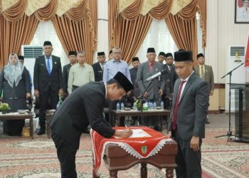 Wakil Bupati Rohil Hadiri Pelantikan Panwascam se Kabupaten