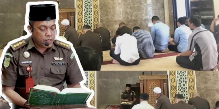 Tausiyah Ba’da Dzuhur Rutin, Kejati Riau Sampaikan Larangan Bergerak Dalam Sholat