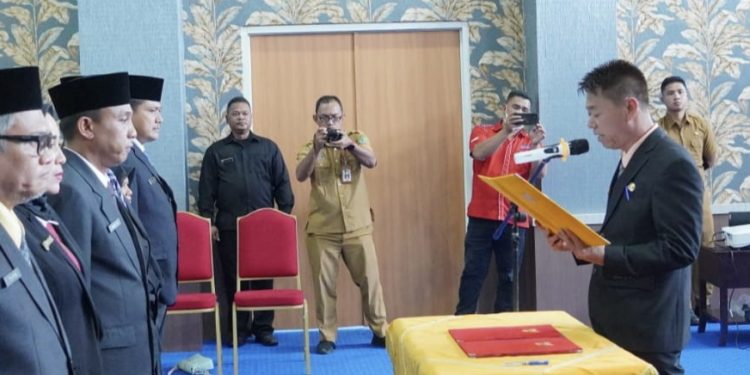 Bupati Rohil Lantik 6 Pejabat Pratama dan Administrasi